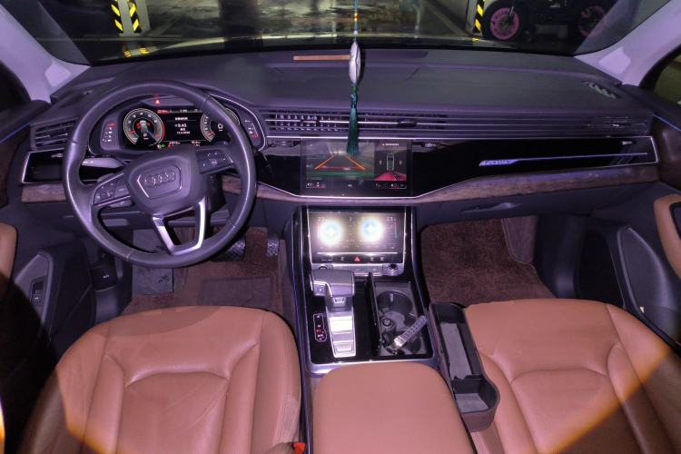 Used Audi Q7 2022 55 TFSI quattro S line Sport model Center Console