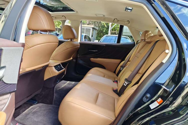 Used Lexus LS 2018 500h Excellence Edition China VI standard