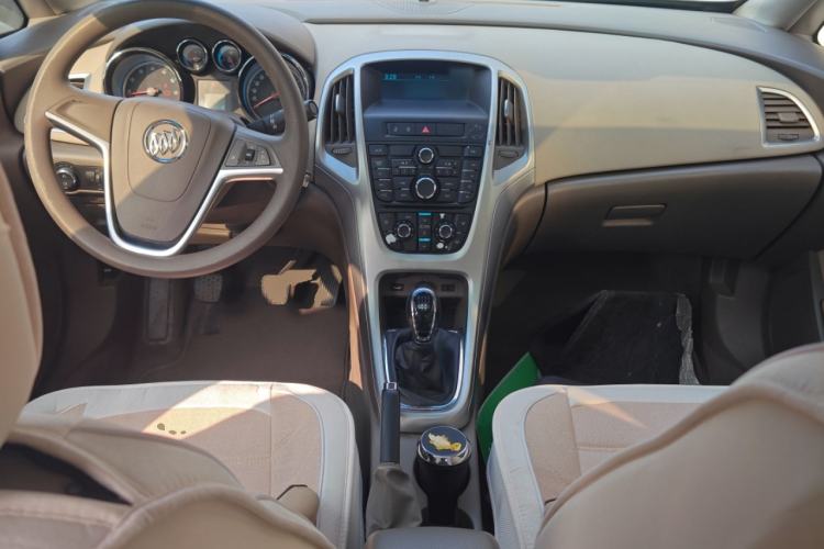 Used Buick GT 2013 GT 1.6L Manual Entry-Level Model Center Console