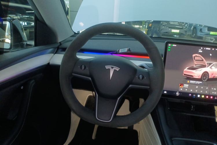 Used Tesla Model Y 2022 Long-Range All-Wheel-Drive Version