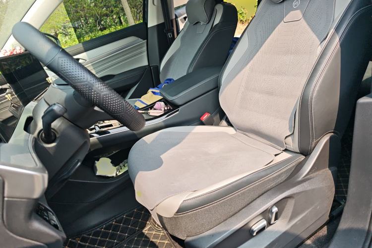 Used Volkswagen Tavendor 2024 330TSI Luxury Touring - All-Inclusive Edition Left Front Seat