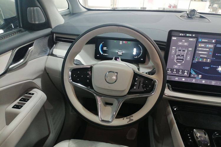 Used Volvo EM90 2025 Ultra Six-Seater