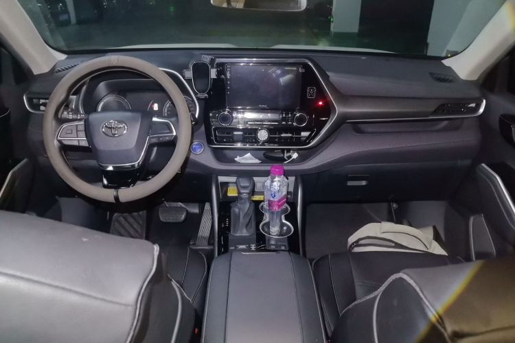 Used Toyota Highlander 2022 Dual-Engine 2.5L Two-Wheel Drive Elite Edition 7-Seater Center Console