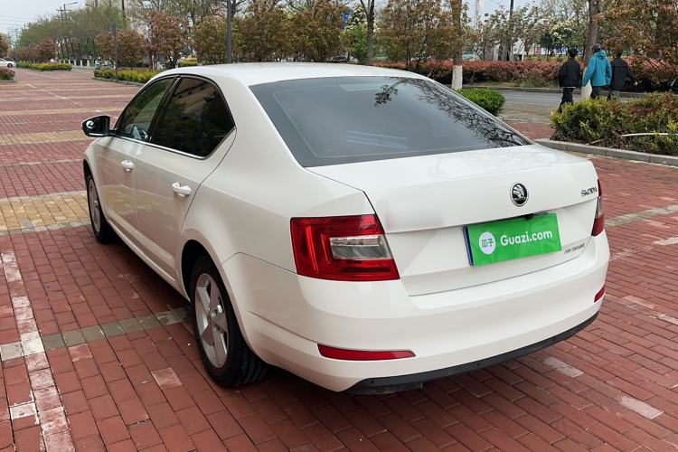 Used Skoda Octavia 2015 1.6L Automatic Yijie Edition Exterior 7