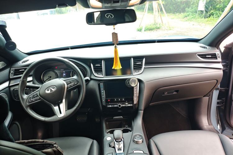 Used Infiniti QX55 2022 2.0T All-Wheel-Drive Ignite Edition Center Console