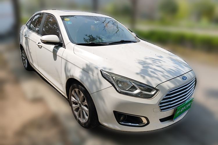 Used Ford Escort 2015 1.5L Automatic Fashion Model Front Right 45 Deg