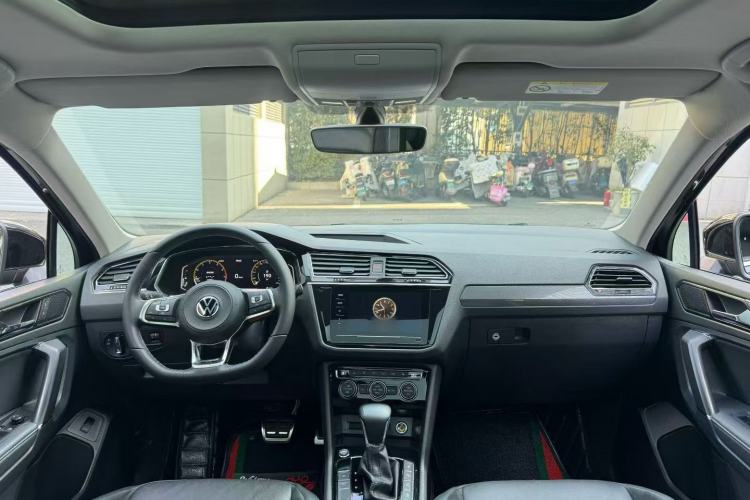 Used Volkswagen Tiguan L 2021 330TSI Automatic Two-Wheel Drive R-Line Enhanced Edition Interior 3