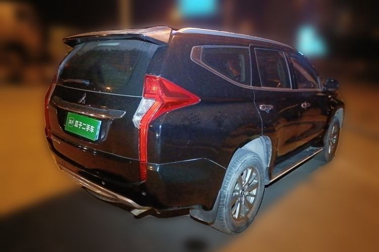 Used Mitsubishi Pajero  Rear Right 45 Deg