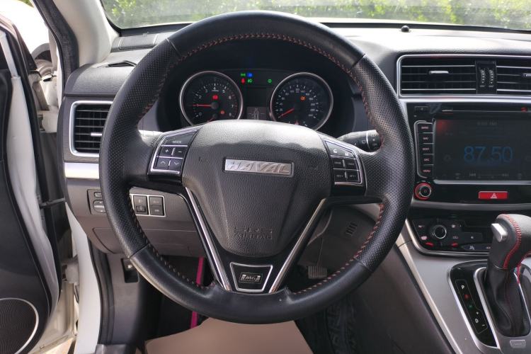 Used Haval M6 2017 1.5T Automatic Two-Wheel Drive Elite Model Steering Wheel