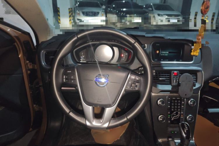 Used Volvo V40 2016 T3 Zhiyi Edition
