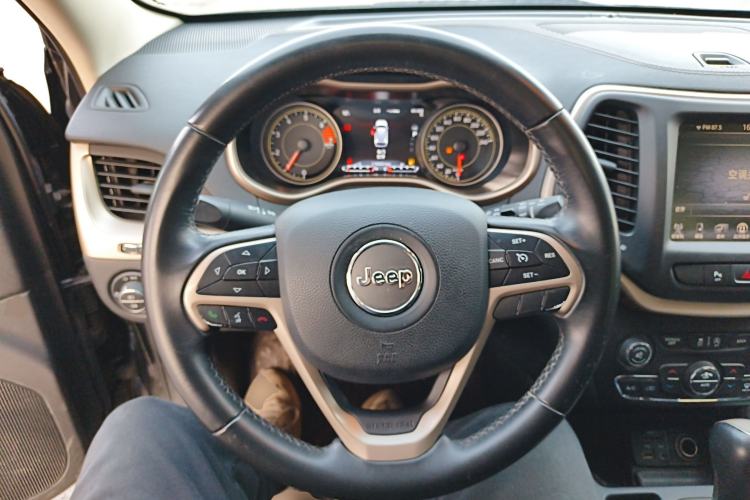 Used Jeep Cherokee 2016 2.4L Leading Smart Version