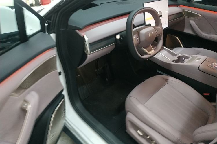 Used ONVO L60 2025 Model—85 kWh All-Wheel-Drive Version