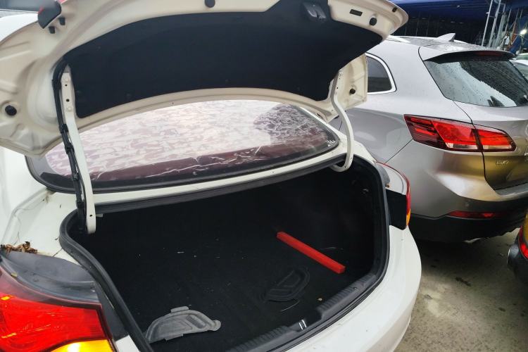 Used Hyundai Elantra (5th Generation / Langdong) 2016 1.6L Automatic Smart Version Trunk