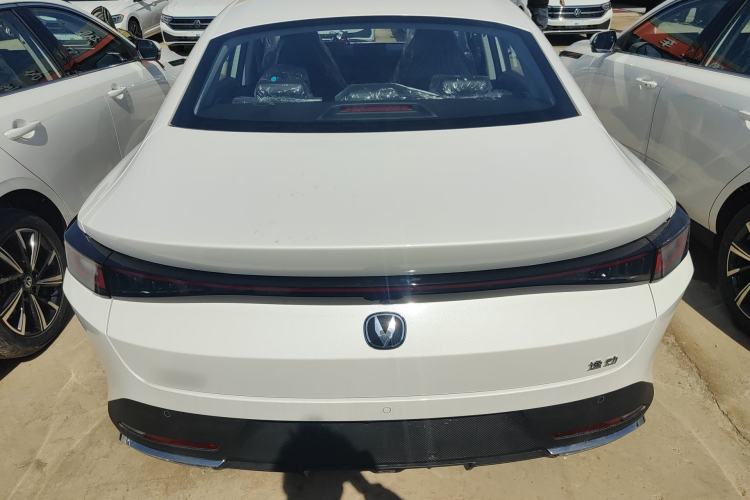 Used CHANGAN Eado 2025 Blue Whale 1.5T 500Bar Prestige Model
