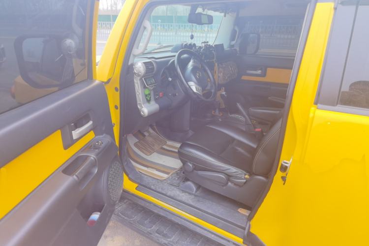 Used Toyota FJ Cruiser 2017 4.0L Dual Airbags Dual Fuel Tanks JBL – Middle East Driver Seat