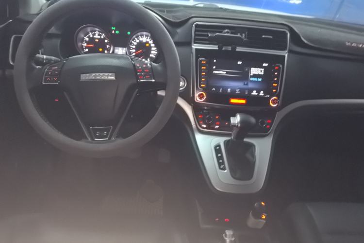 Used Haval M6 2019 1.5T DCT Two-Wheel Drive Elite Version China VI Standard Center Console