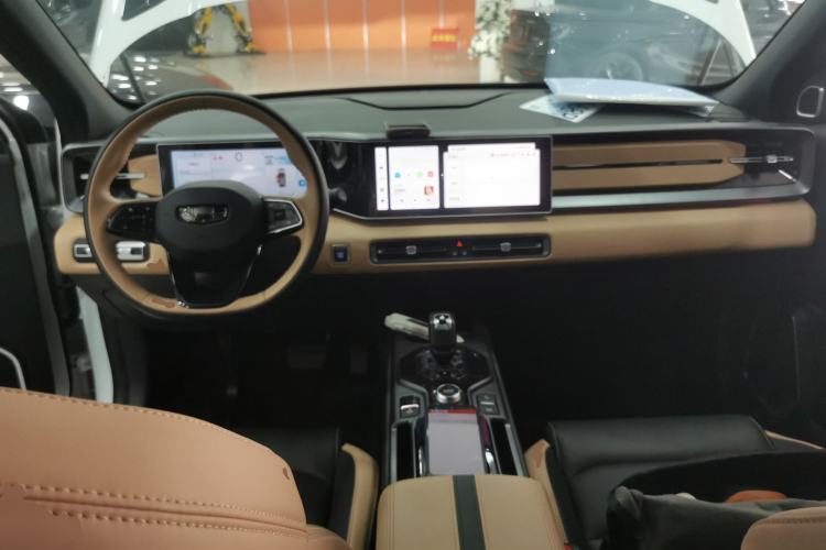 Used Geely Auto icon 2025 Linglong 1.5TD Ruyi Edition Center Console