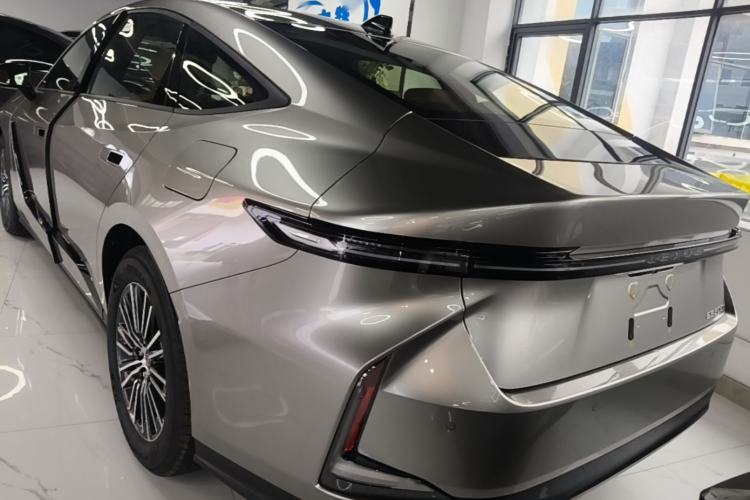 Used Lexus ES 2026 Model 300h Base Version