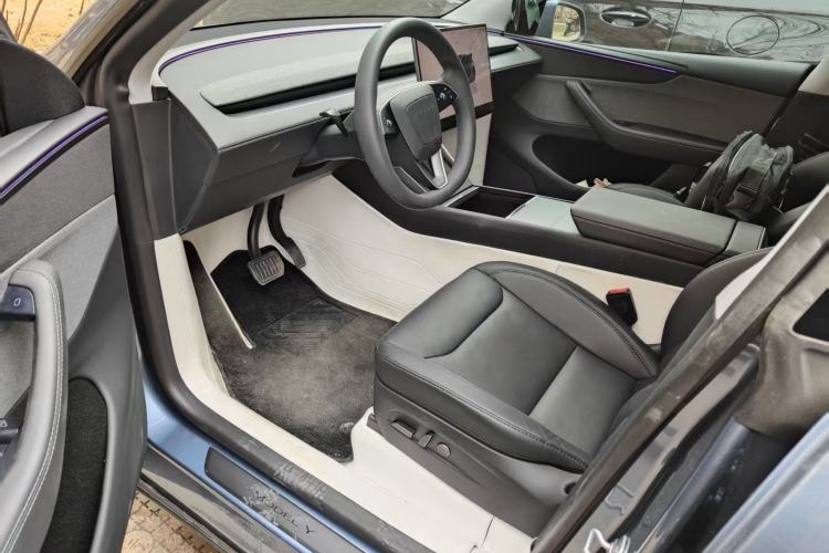 Used Tesla Model Y 2025 Rear-Wheel-Drive Version
