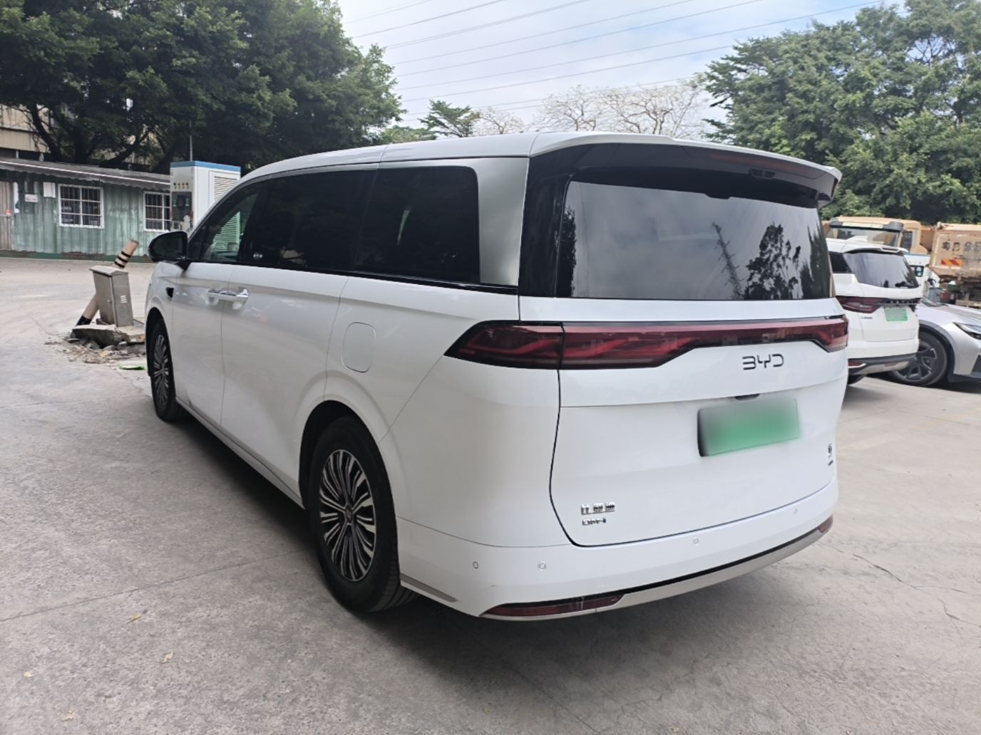 BYD Xia 2026 DM-i 1.5T 218KM Excellence Edition — снимка 4