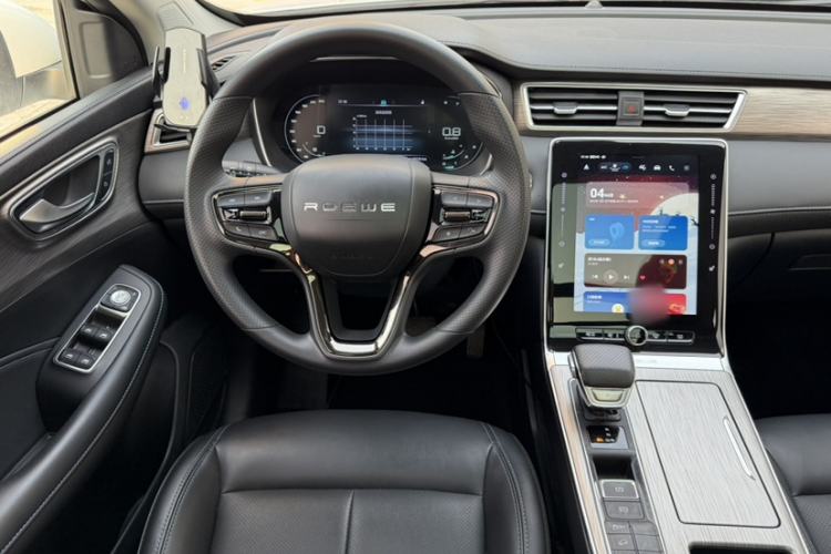 Used Roewe RX5 2023 PLUS 330TGI Automatic Trendsetting Smart Edition Interior 10