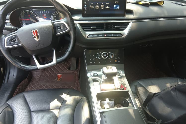 Used Hongqi H5 2022 Classic Model 1.8T Automatic Smart Connect Flagship Edition Center Console