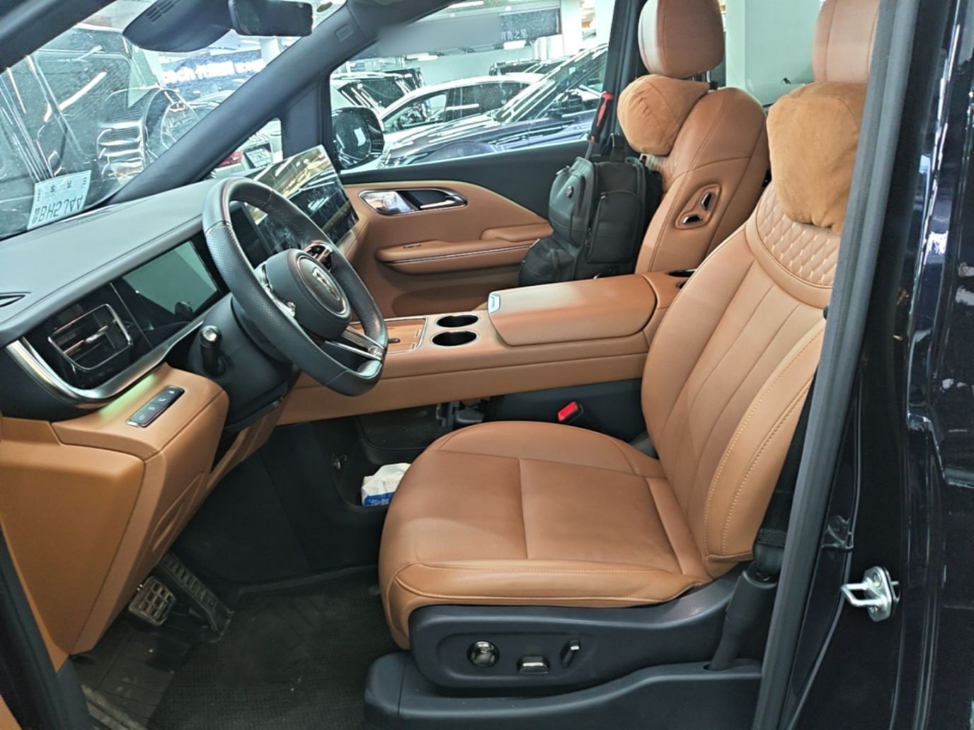 Hongqi HQ9 PHEV 2026 Model 2.0T Four-Wheel Drive Prestige Edition — снимка 17