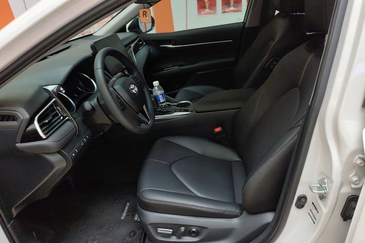 Used Toyota Camry 2023 2.0G Luxury Edition
