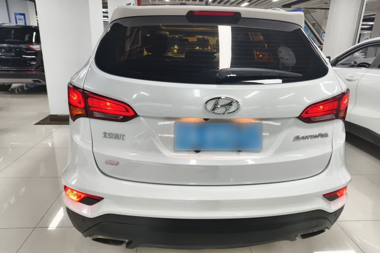 Used Hyundai Santa Fe 2017 2.4L Automatic Two-Wheel Drive Smart Version 5 Seats Rear