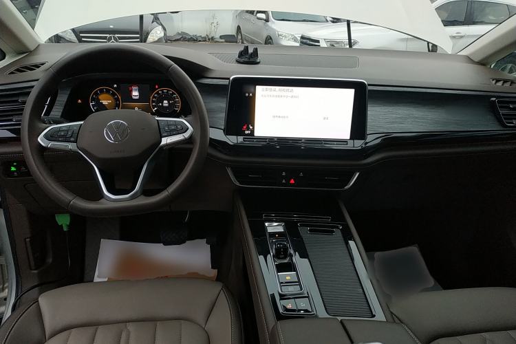 Used Volkswagen Viloran 2024 330TSI Luxury Edition
