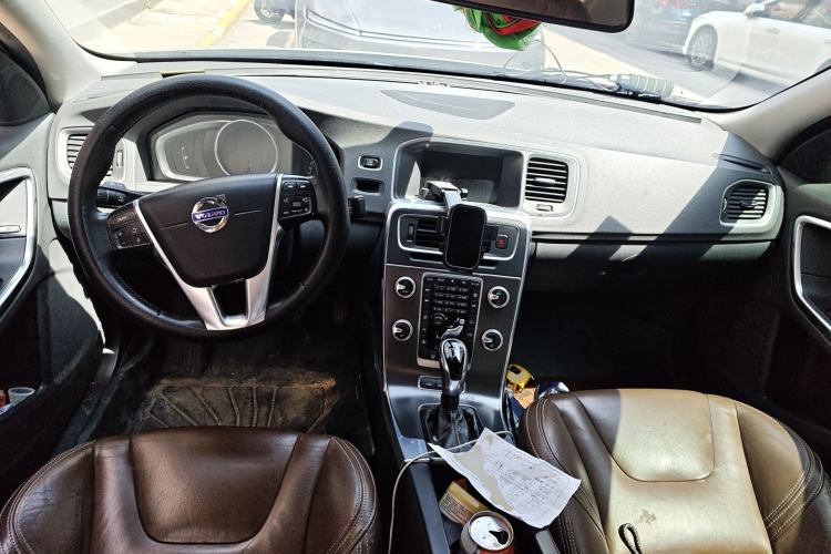 Used Volvo S60 New Energy 2015 S60L E-Drive Hybrid T6 Smart Drive Edition Center Console