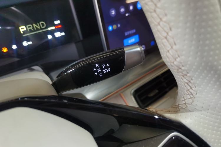 Used NETA L 2024 Extended-Range 310 Flash-Charge Red Edition
