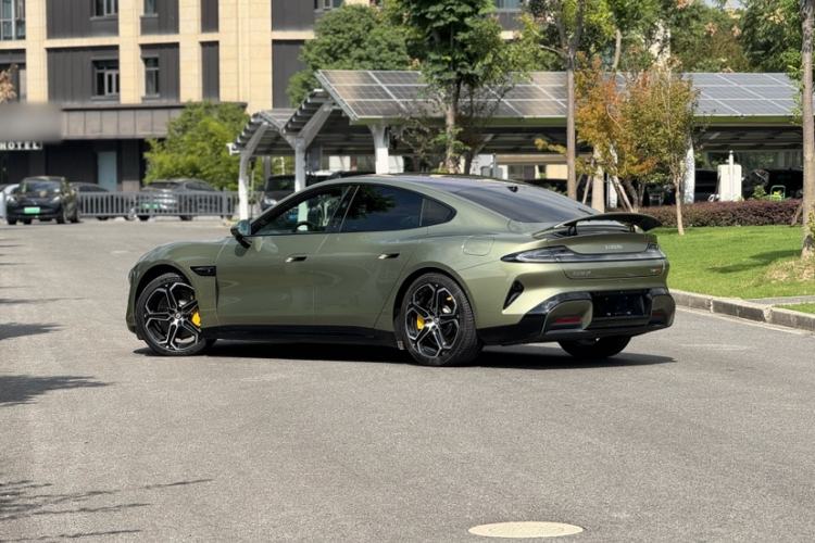 Used Xiaomi Auto SU7 2024 Four-Wheel Drive Ultra-Long Range Advanced Intelligent Driving Max Edition
