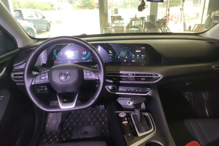 Used CHANGAN Eado 2021 PLUS 1.6L GDI CVT Luxury Model Center Console