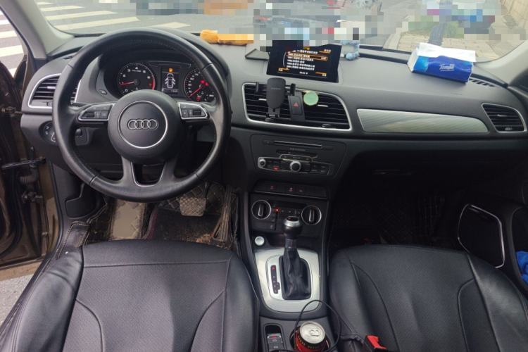 Used Audi Q3 2018 30th Anniversary Edition 30 TFSI Style Model Center Console