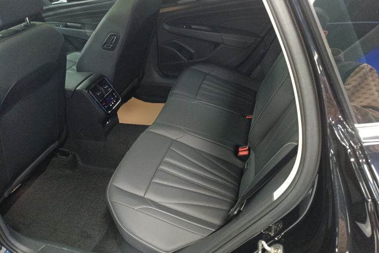 Used Volkswagen Passat 2025 Premium Version 380TSI Dragon Edition
