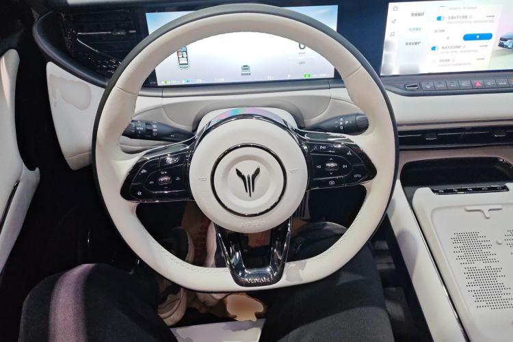 Used VOYAH FREE 2025 318 259 km All-Wheel-Drive Exploration Edition
