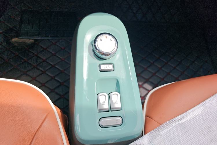 Used CHANGAN NEVO Lumin 2022 155 km – Refreshingly Sweet Edition Gear Lever