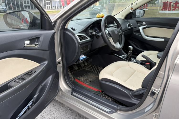 Used CHANGAN Alsvin V7 2016 1.6L Manual Enjoyment Model China V Standard Interior 1