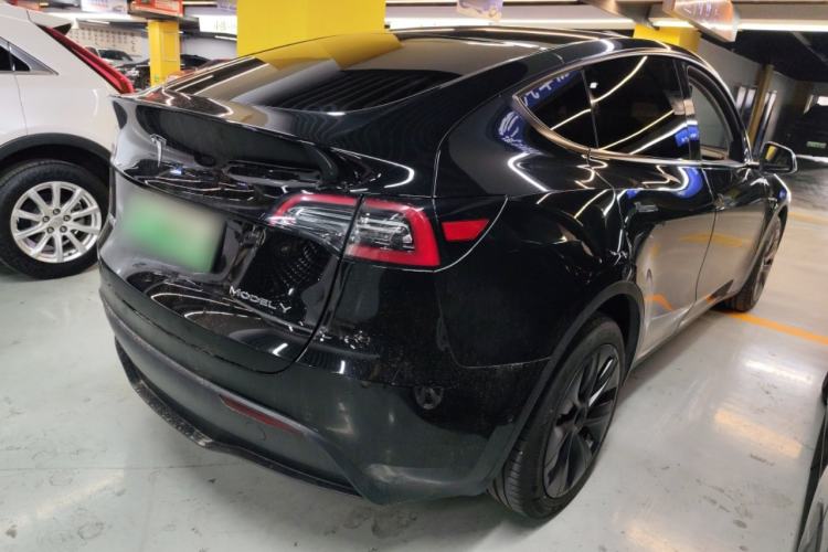 Used Tesla Model Y 2023 Long-Range All-Wheel-Drive Version
