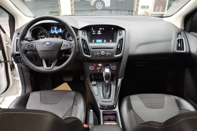 Used Ford Focus 2017 Hatchback EcoBoost 180 Automatic Elite Model Center Console