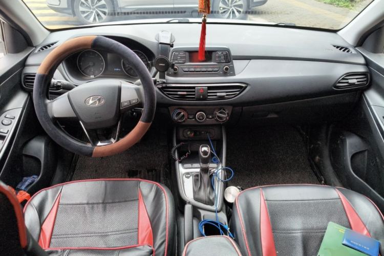 Used Hyundai Celesta 2020 1.6L Automatic GL Enjoyable Edition Center Console