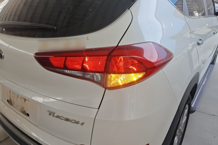Used Hyundai Tucson 2015 1.6T Dual-Clutch Two-Wheel-Drive Smart Model Right Rear Taillight