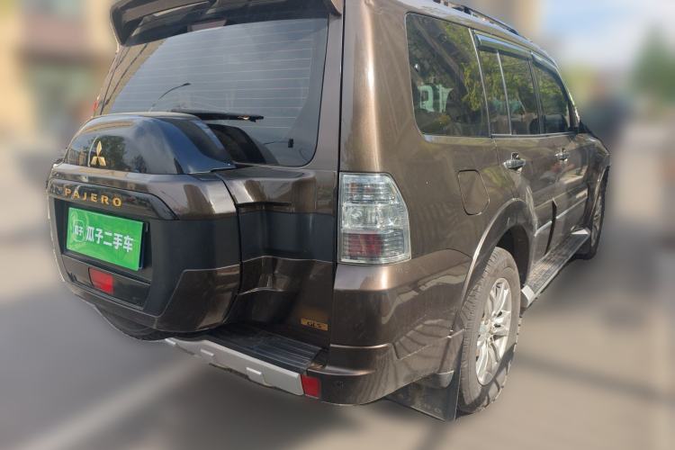 Used Mitsubishi Pajero  Rear Right 45 Deg