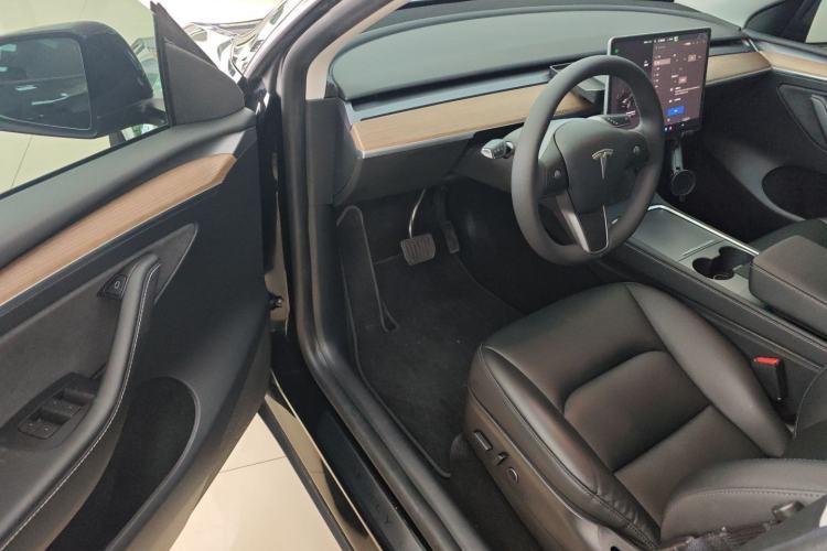 Used Tesla Model Y 2022 Rear-Wheel-Drive Version
