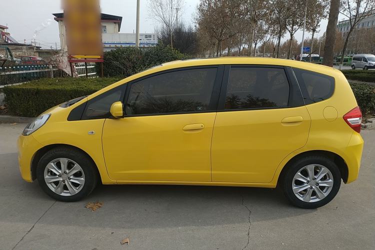 Used Honda Fit 2011 1.5L manual luxury version