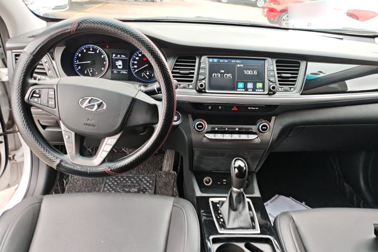 Used Hyundai Mistra 2017 1.8L Automatic Smart GLS China V Standard Center Console