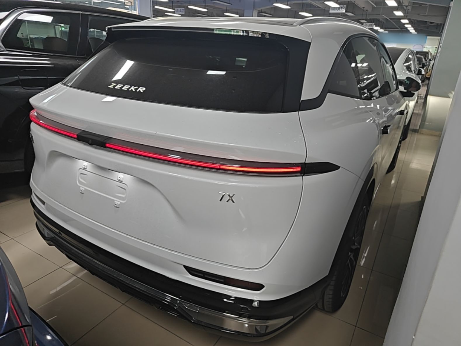 Zeekr 7X 2026 75kWh Rear-Drive MAX Edition — снимка 6