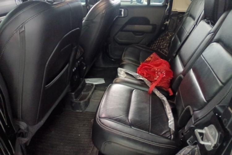 Used Jeep Wrangler 2019 2.0T Sahara Four-Door Version China VI Emission Standard