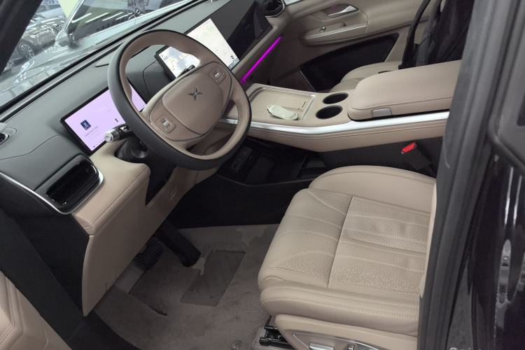 Used XPeng G9 2025 680 Ultra-Long Range All-Wheel Drive Max Left Front Seat